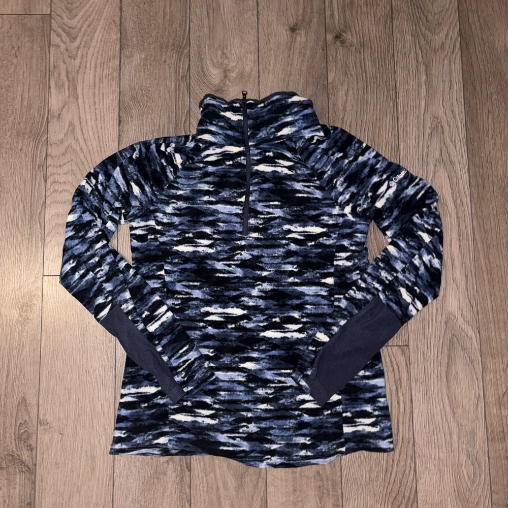 Columbia Women’s polar Navy and White Sweater